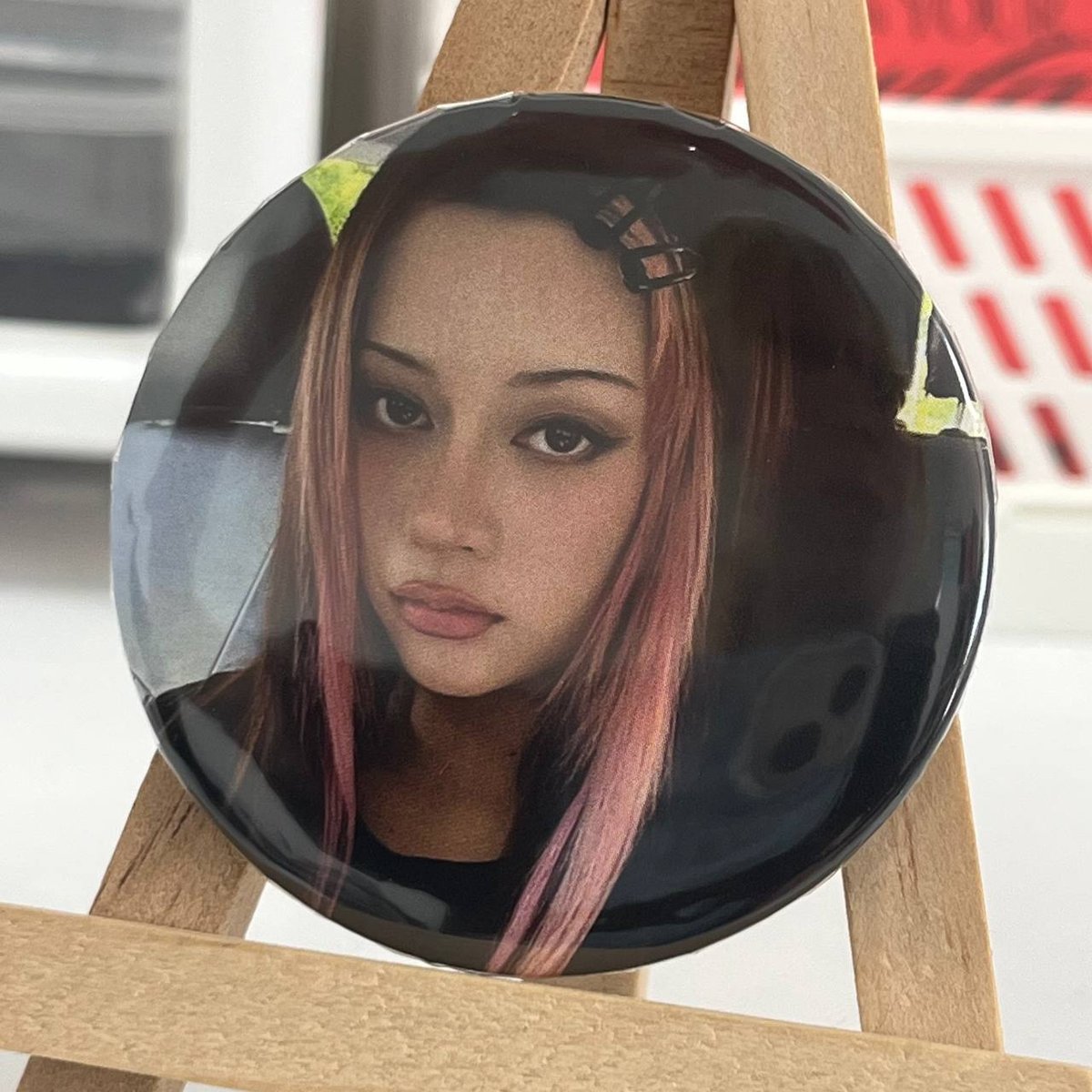Значок  KATSEYE
