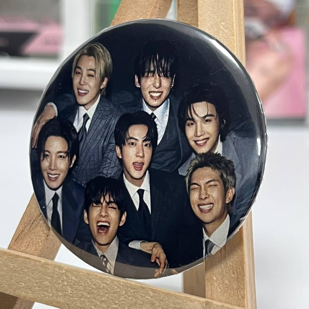 Значок  BTS