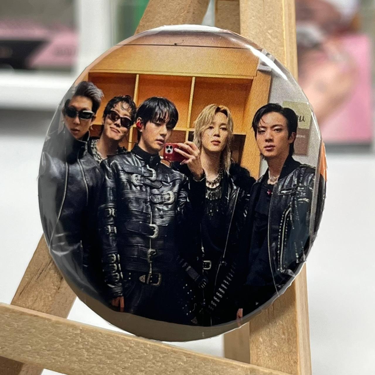 Значок  BTS