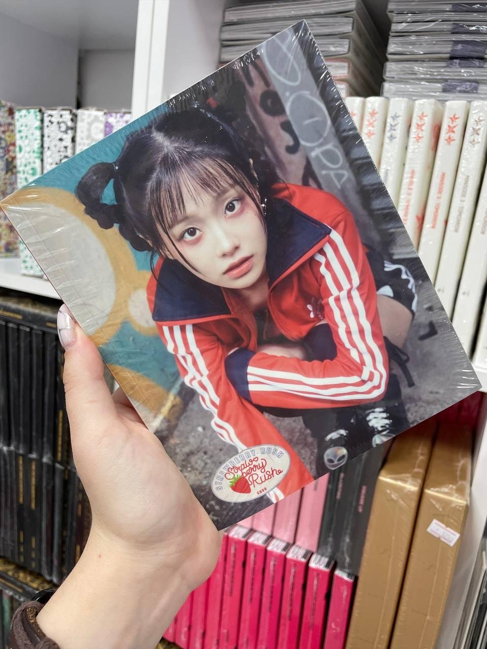 CHUU – STRAWBERRY RUSH ver. Strawberry