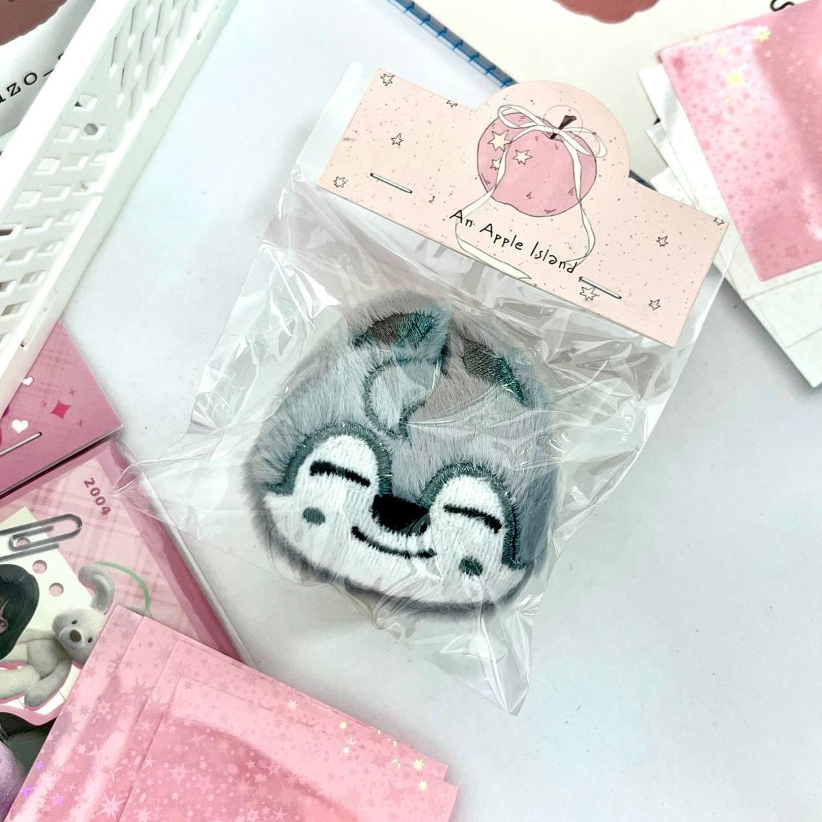 Пухнастий значок Wolf Chan