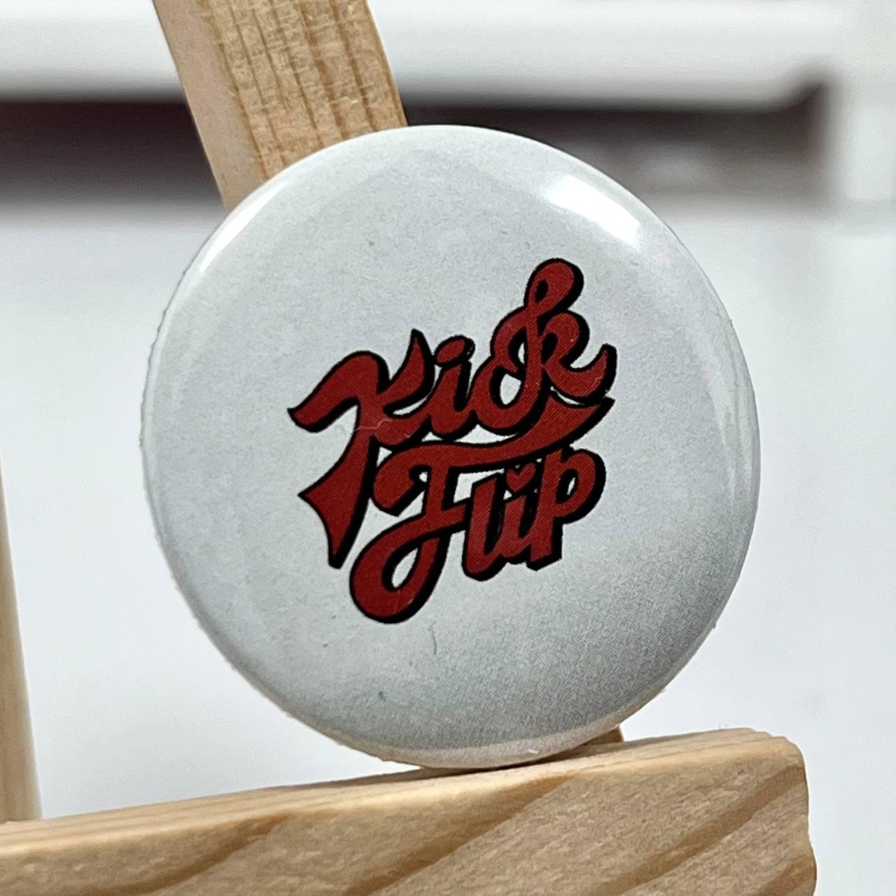 Міні значок KickFlip