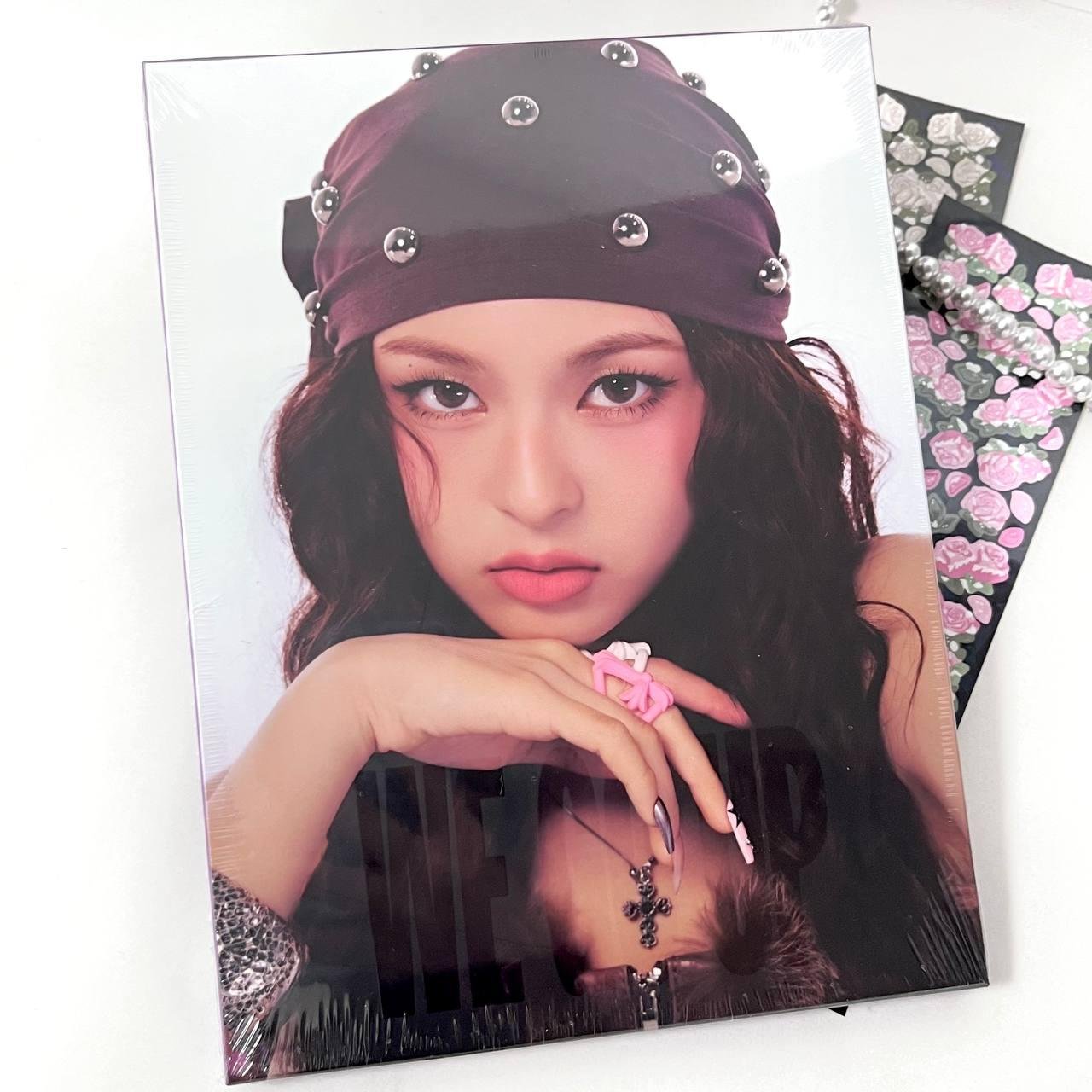 BABYMONSTER - WE GO UP ( PATTERN VER ) CHIQUITA