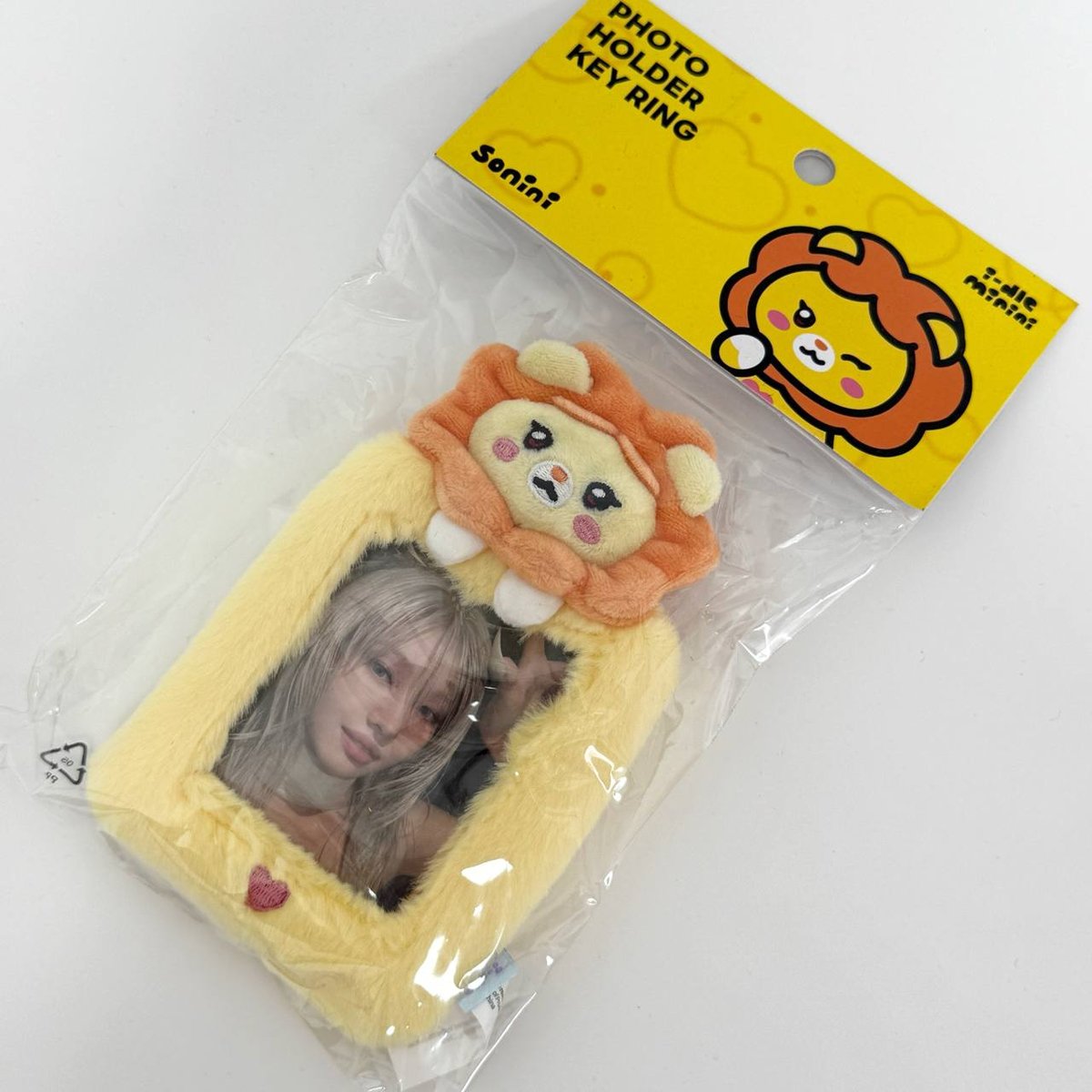 I-DLE - PLUSH PHOTOCARD HOLDER KEYRING