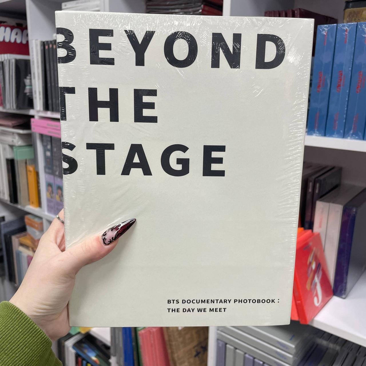 BTS BEYOND THE STAGE DOCUMENTARY PHOTOBOOK: THE DAY WE MEET