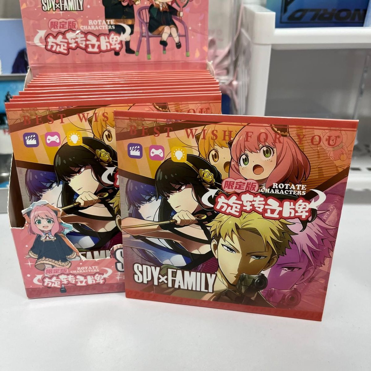 Випадкова акрилова фігурка “Сімʼя шпигуна / Spy x Family”