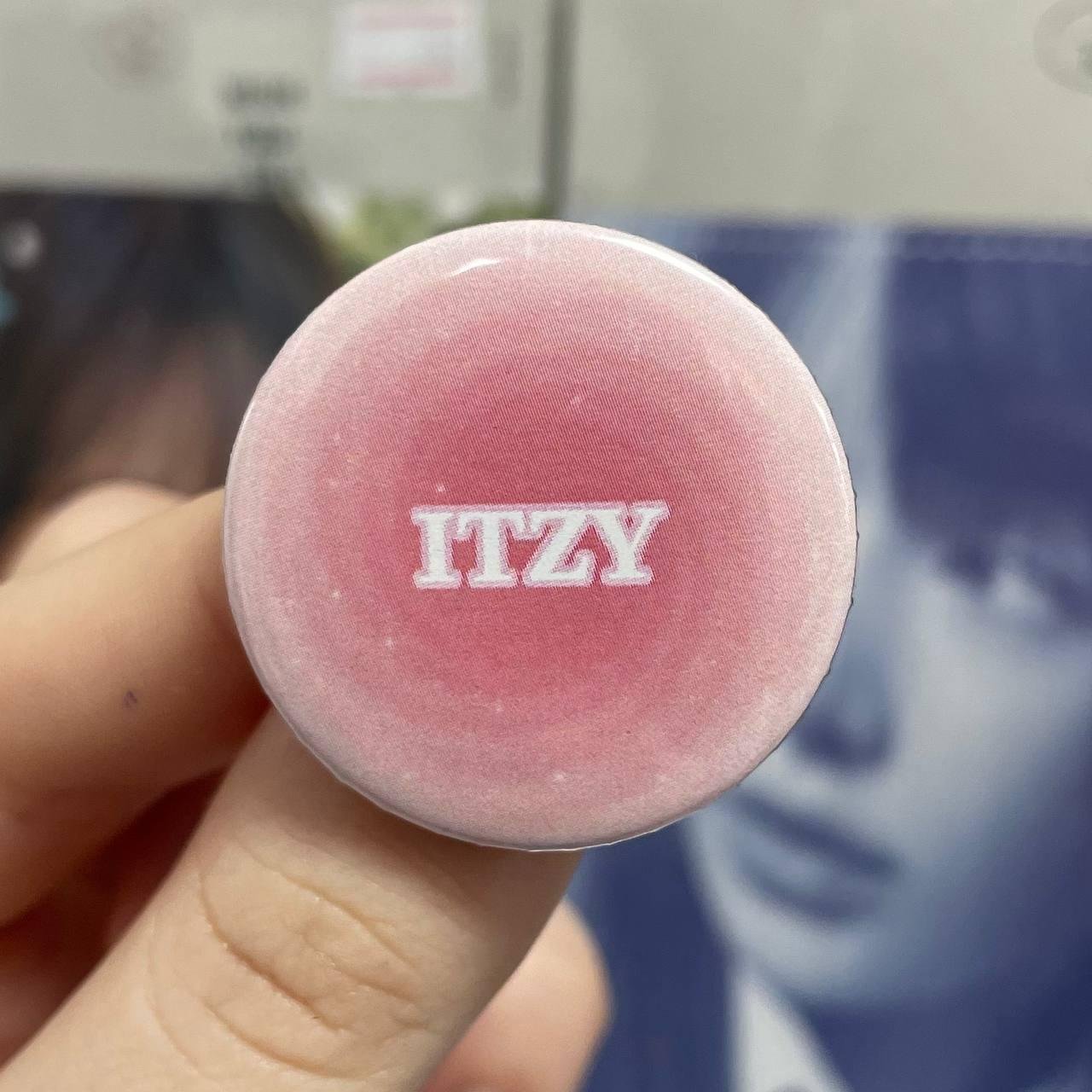 Міні значок ITZY