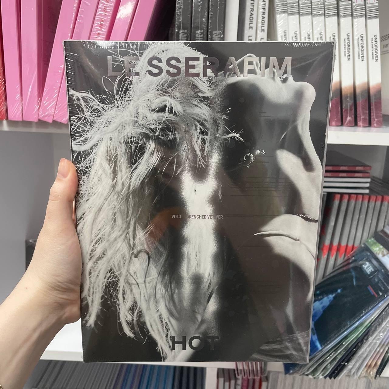 LE SSERAFIM - HOT (VOL. 1 DRENCHED VETIVER)