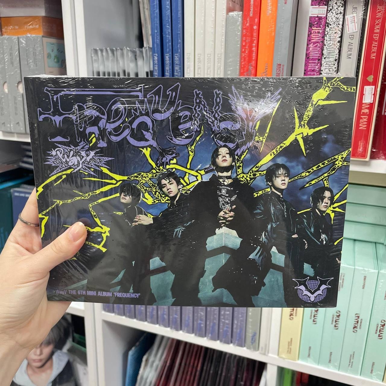 WAYV - FREQUENCY PHOTOBOOK VER.