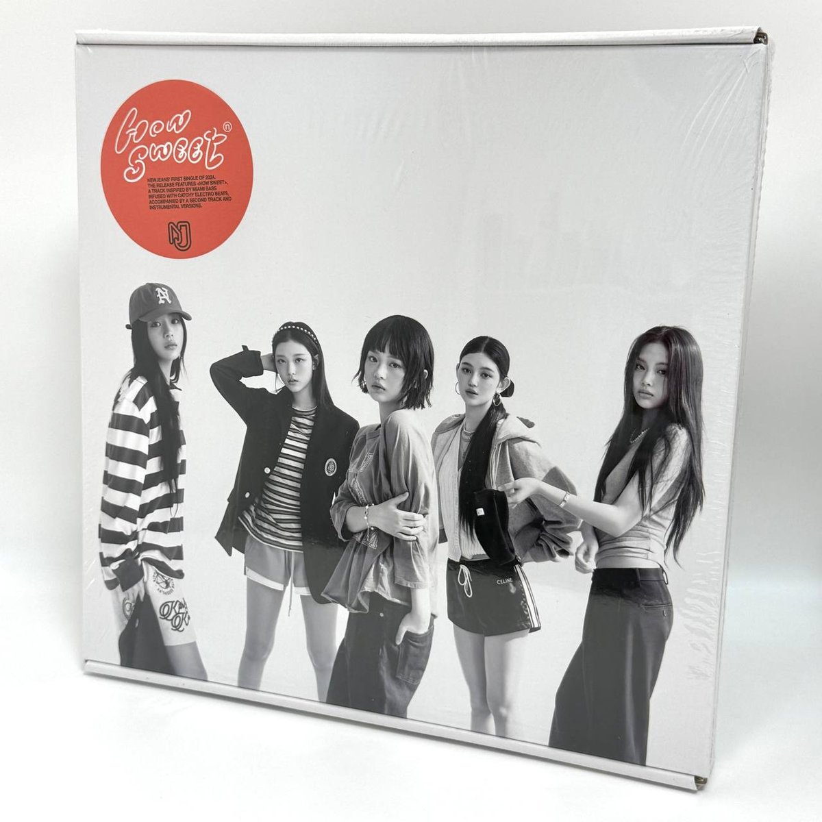 NEWJEANS - HOW SWEET ver. GROUP