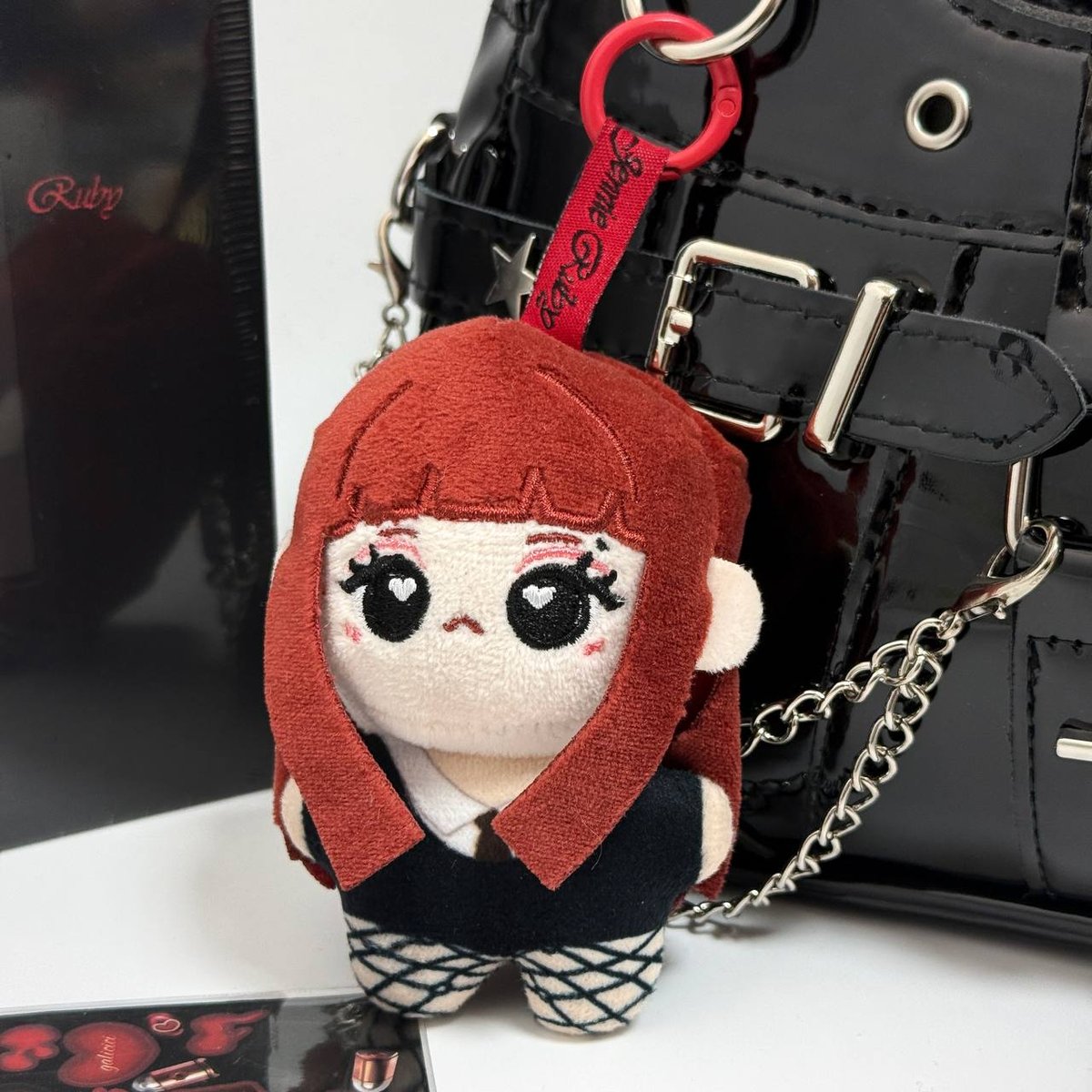 Іграшка брелочок JENNIE ( BLACKPINK) 10 см.
