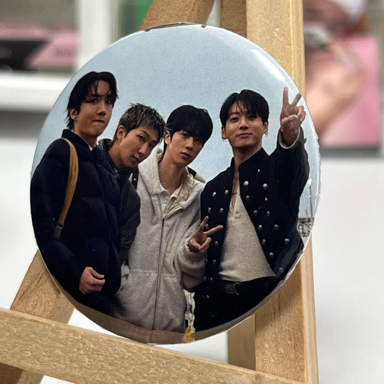 Значок  BTS