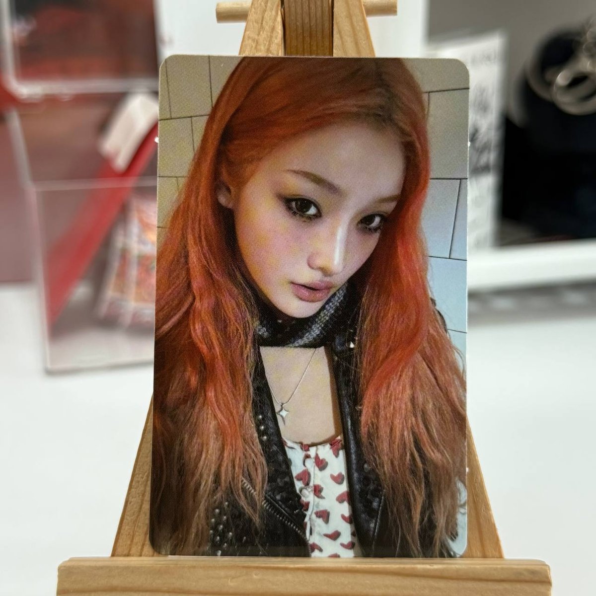 Офіційна картка ILLIT weverse shop POB