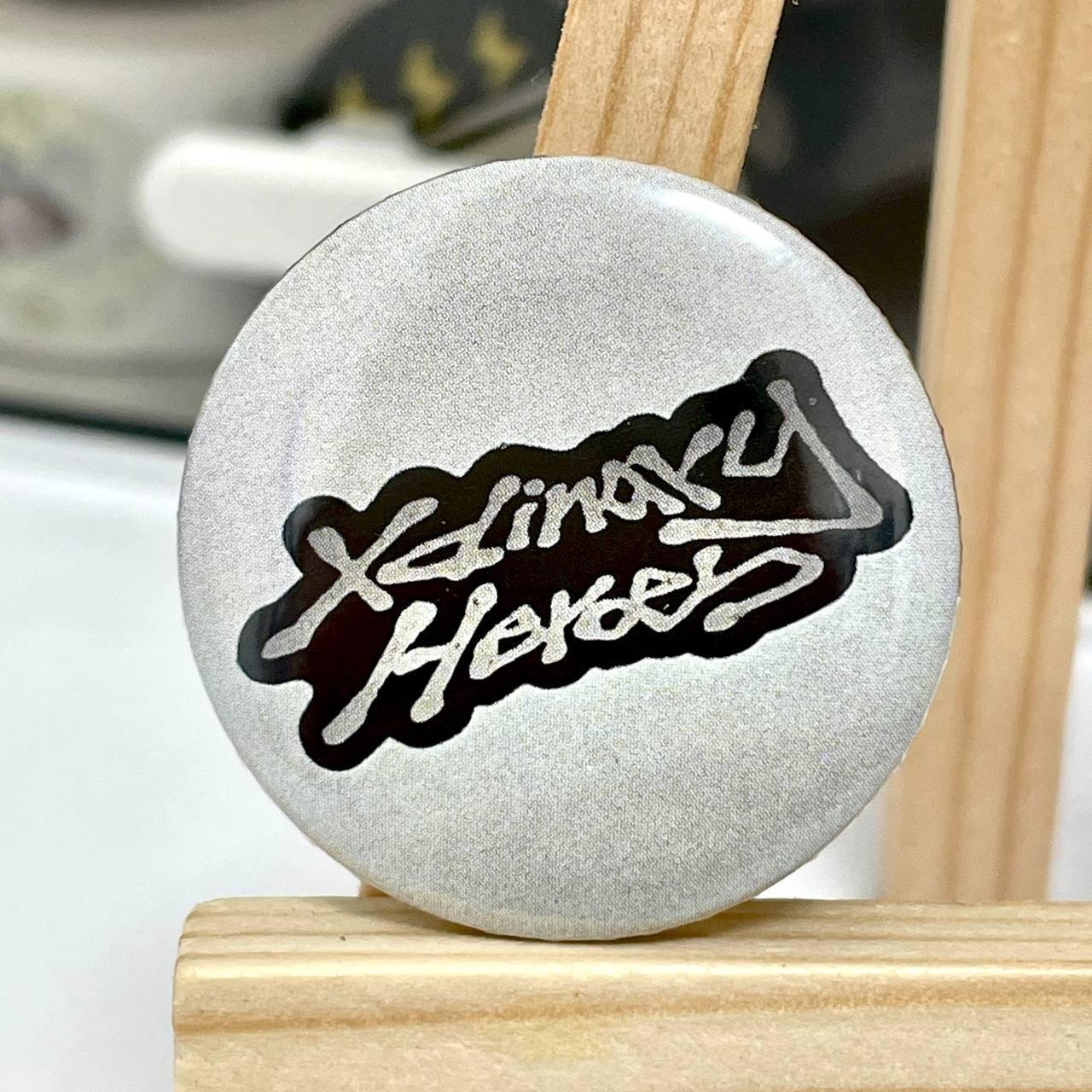 Міні значок Xdinary Heroes