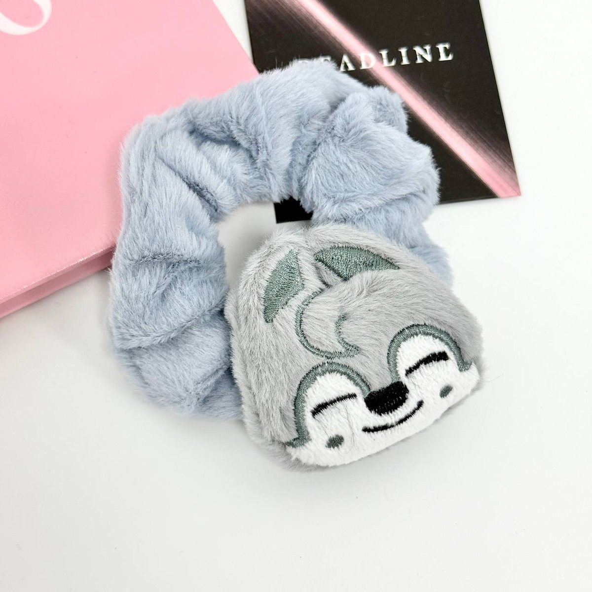 Резинка пухнаста Wolf Chan