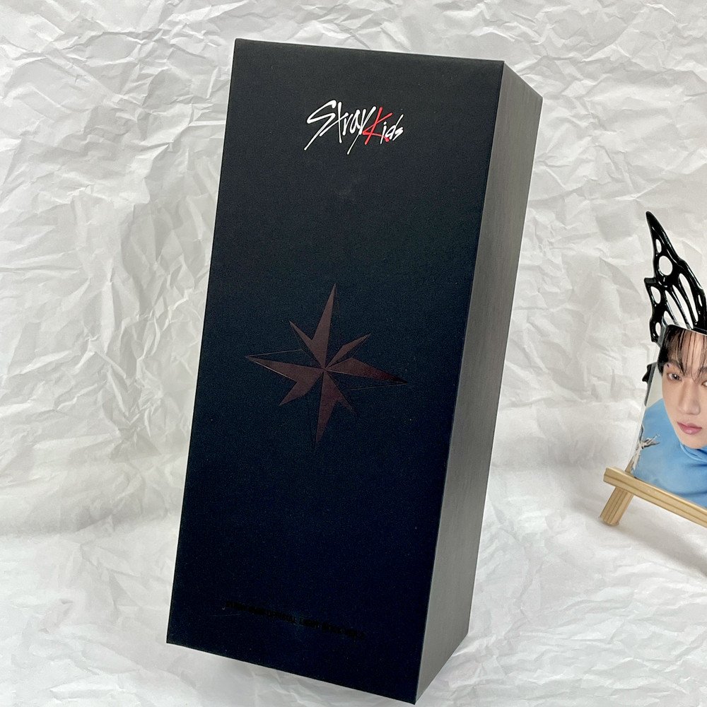 STRAY KIDS – OFFICIAL LIGHT STICK VER. 2 !!! На упаковці є потертості!!!
