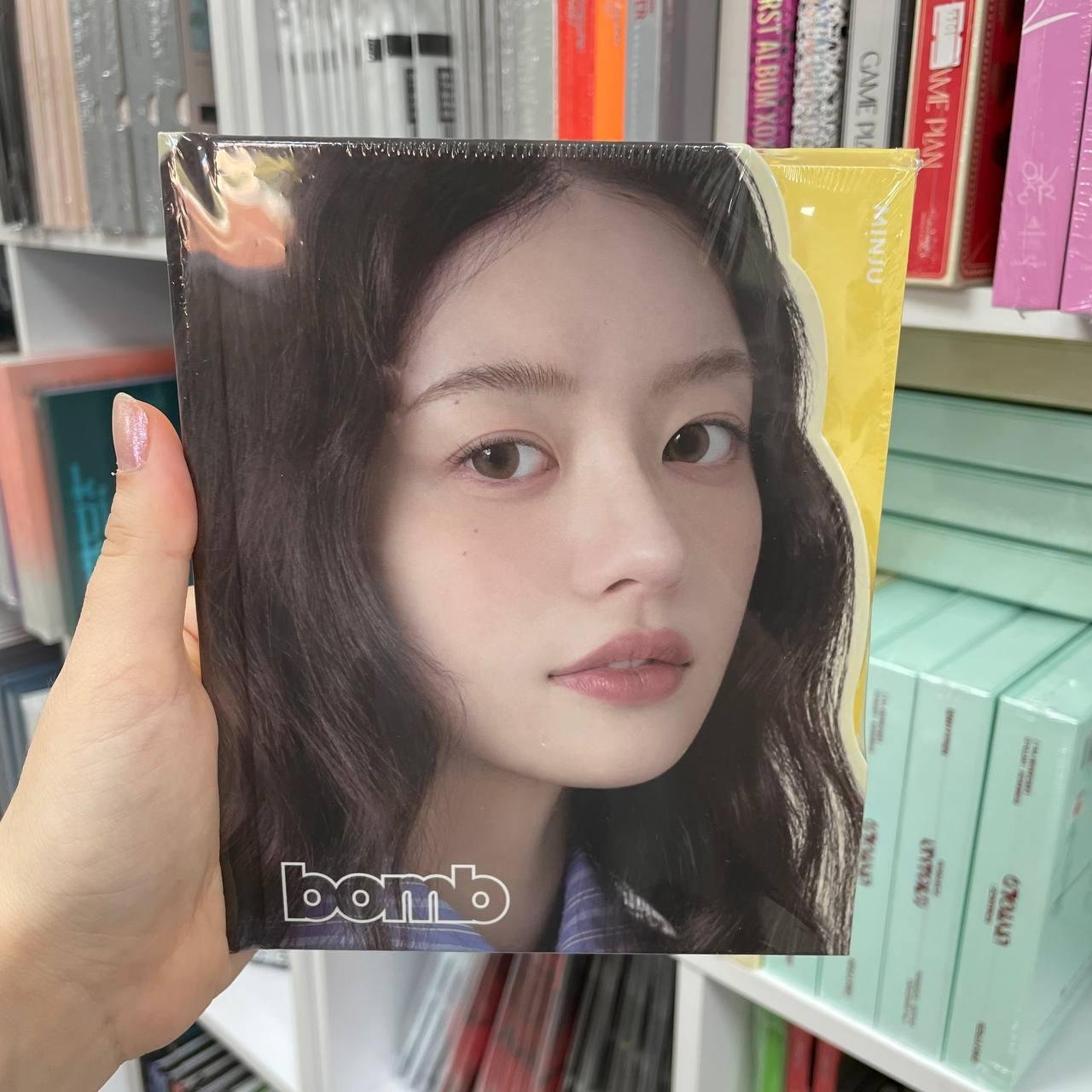 ILLIT - BOMB GLLIT VER. MINJU