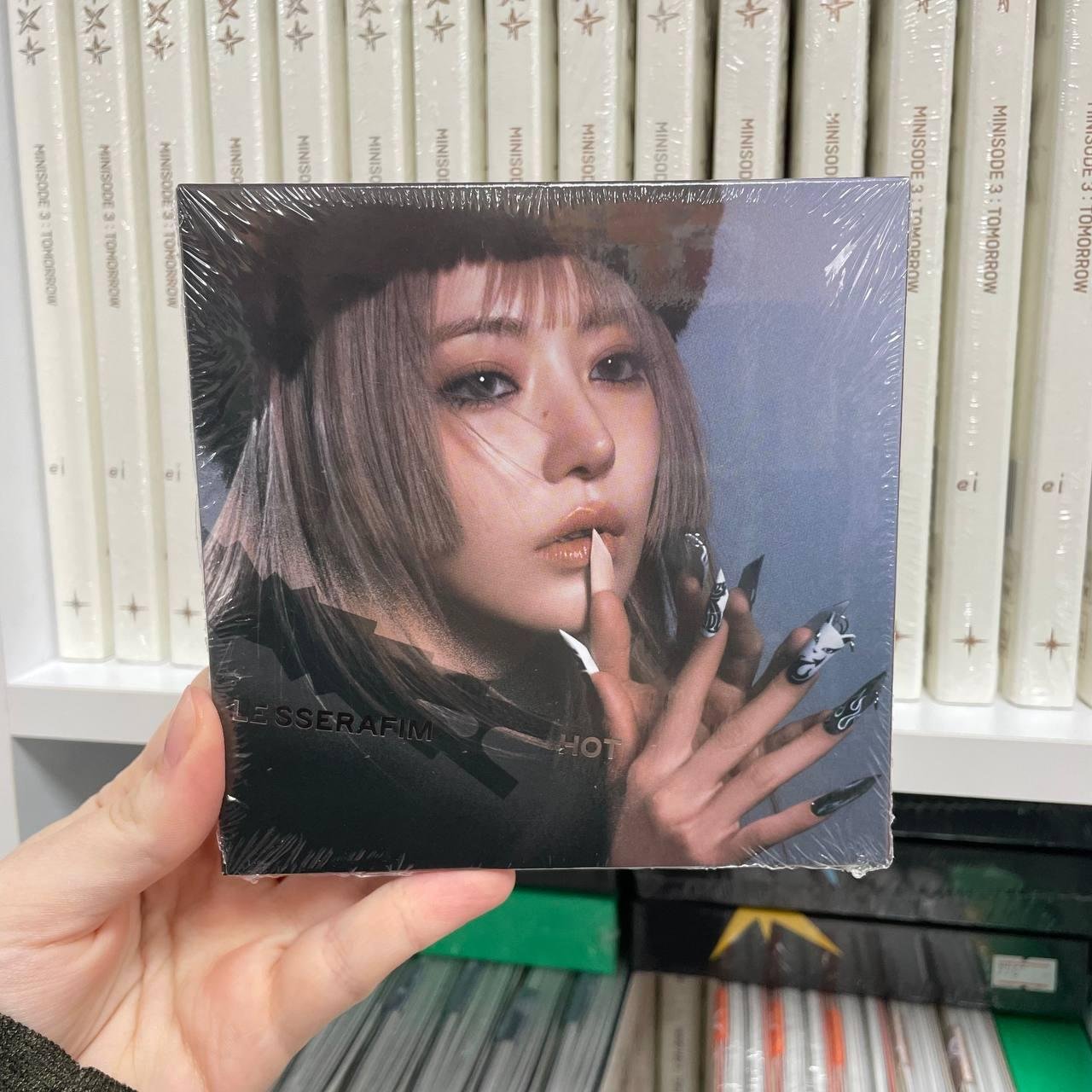 LE SSERAFIM - HOT (COMPACT VER.) SAKURA