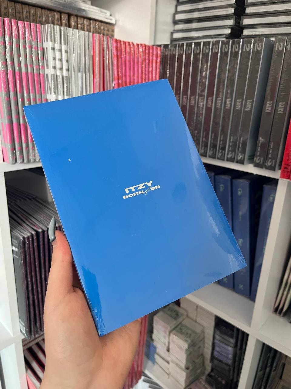 ITZY - BORN TO BE (Blue Ver.)