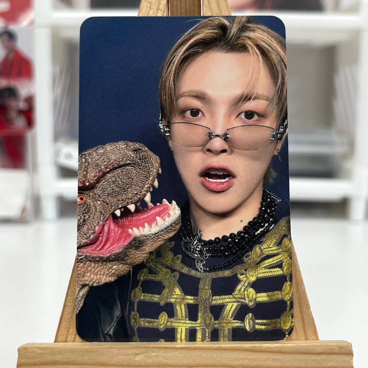 Офіційна картка ATEEZ HELLO LIVE POB