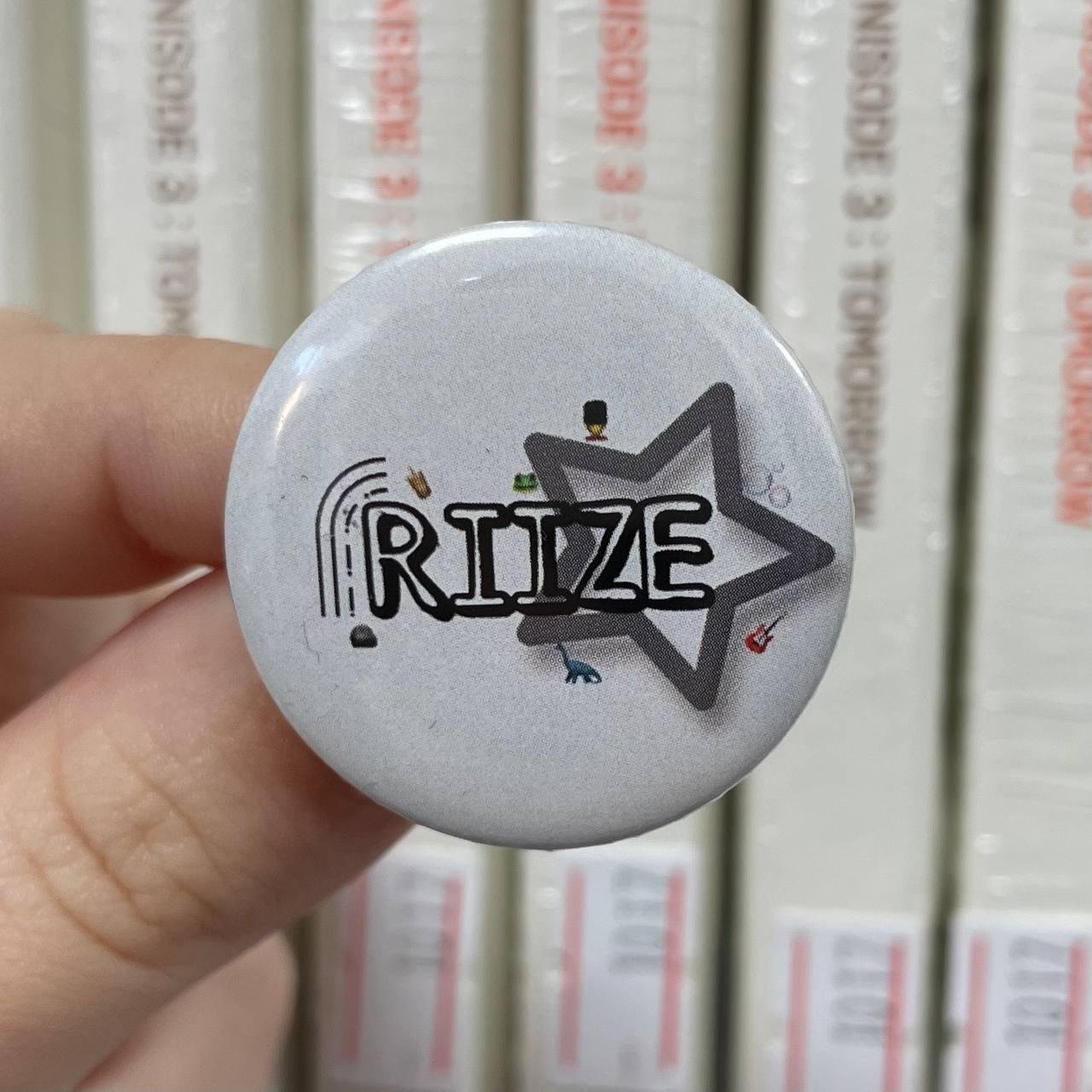 Міні значок Riize