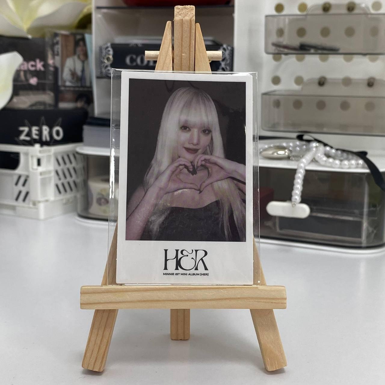 Офіційна картка Minnie Weverse shop pob (можливі мілкі дефекти)