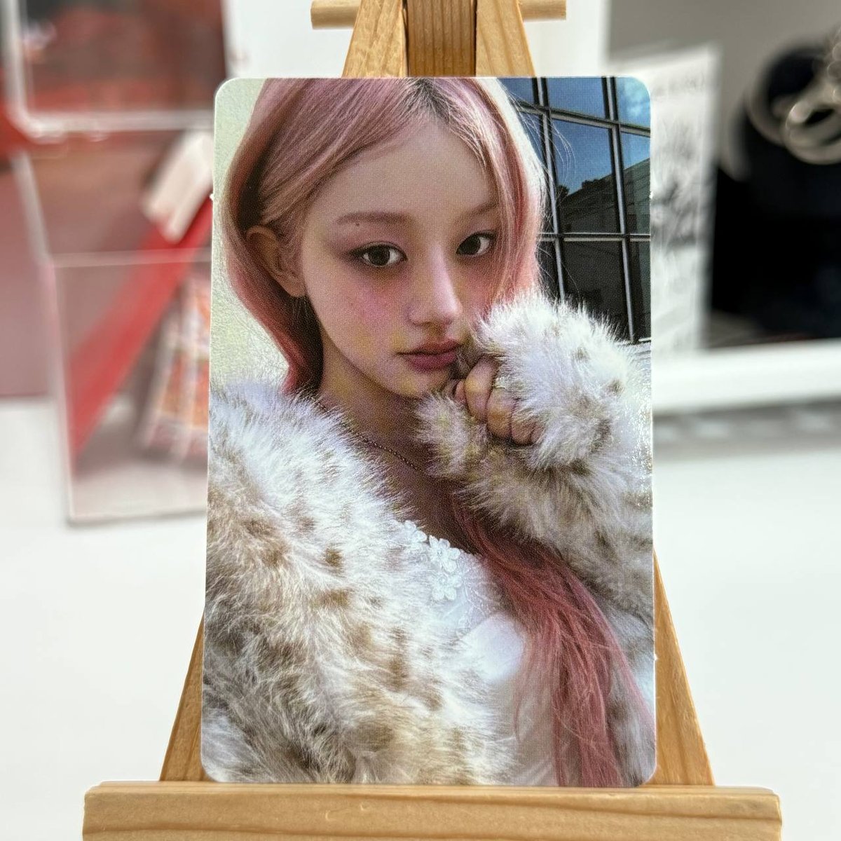 Офіційна картка ILLIT weverse shop POB