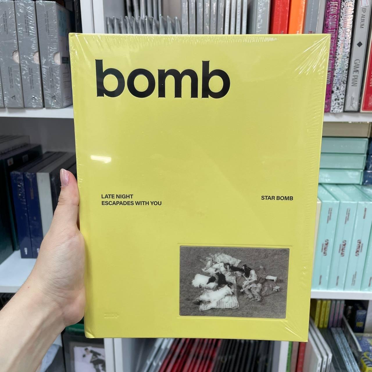 ILLIT - BOMB STAR BOMB VER.
