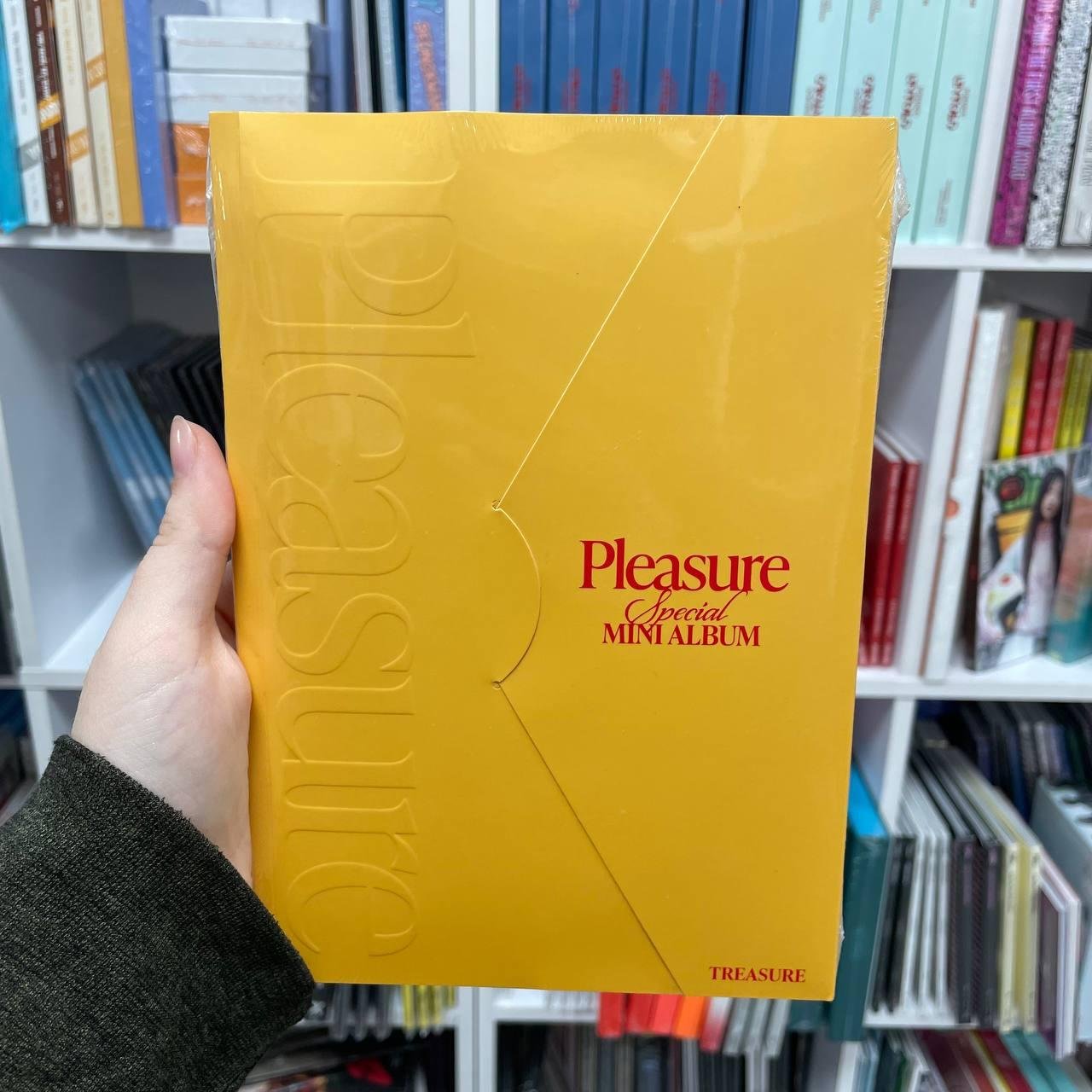 Treasure - Pleasure (Yellow Ver.)