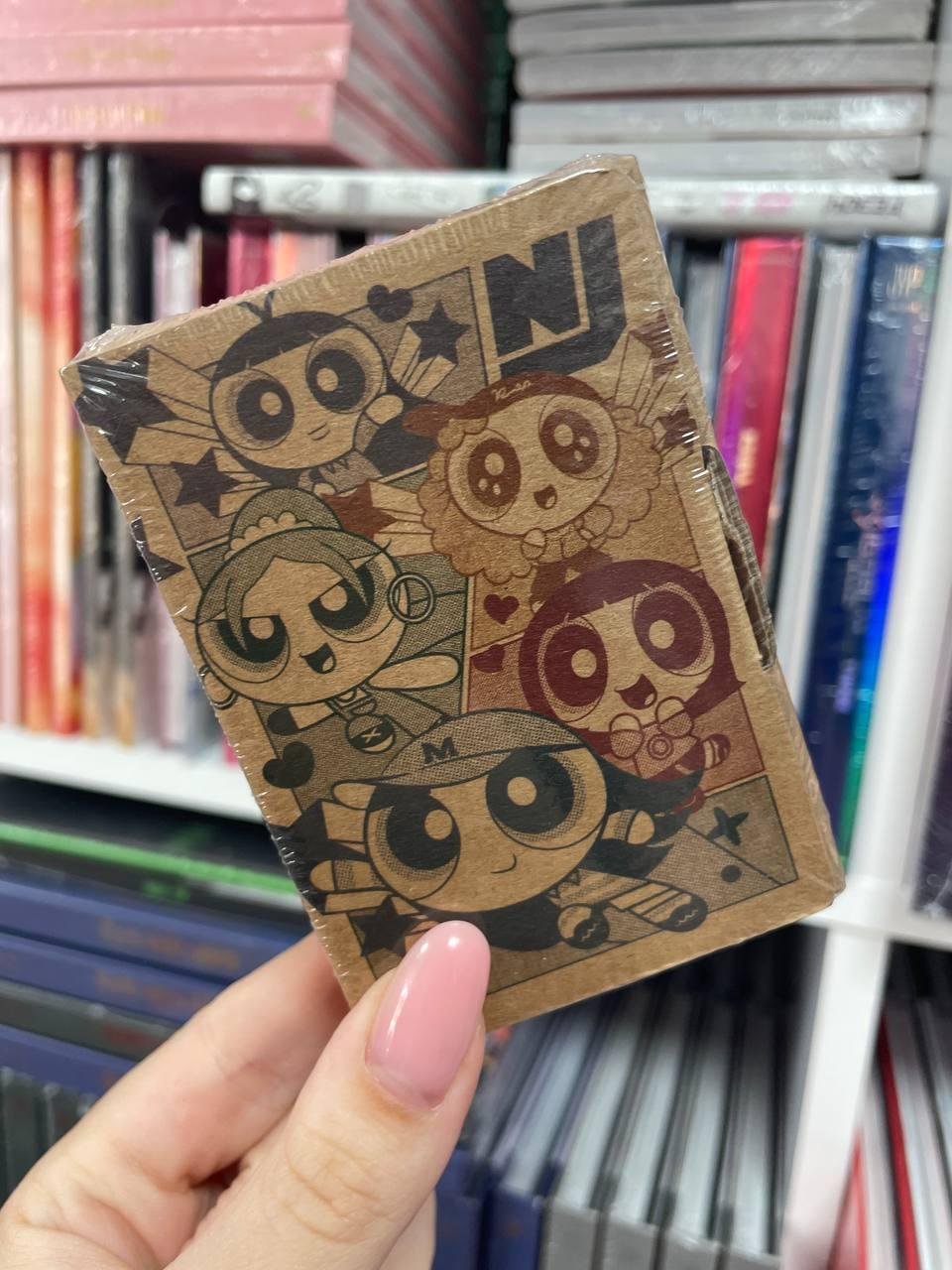 NEWJEANS – HOW SWEET WEVERSE  ver.  B (brown)