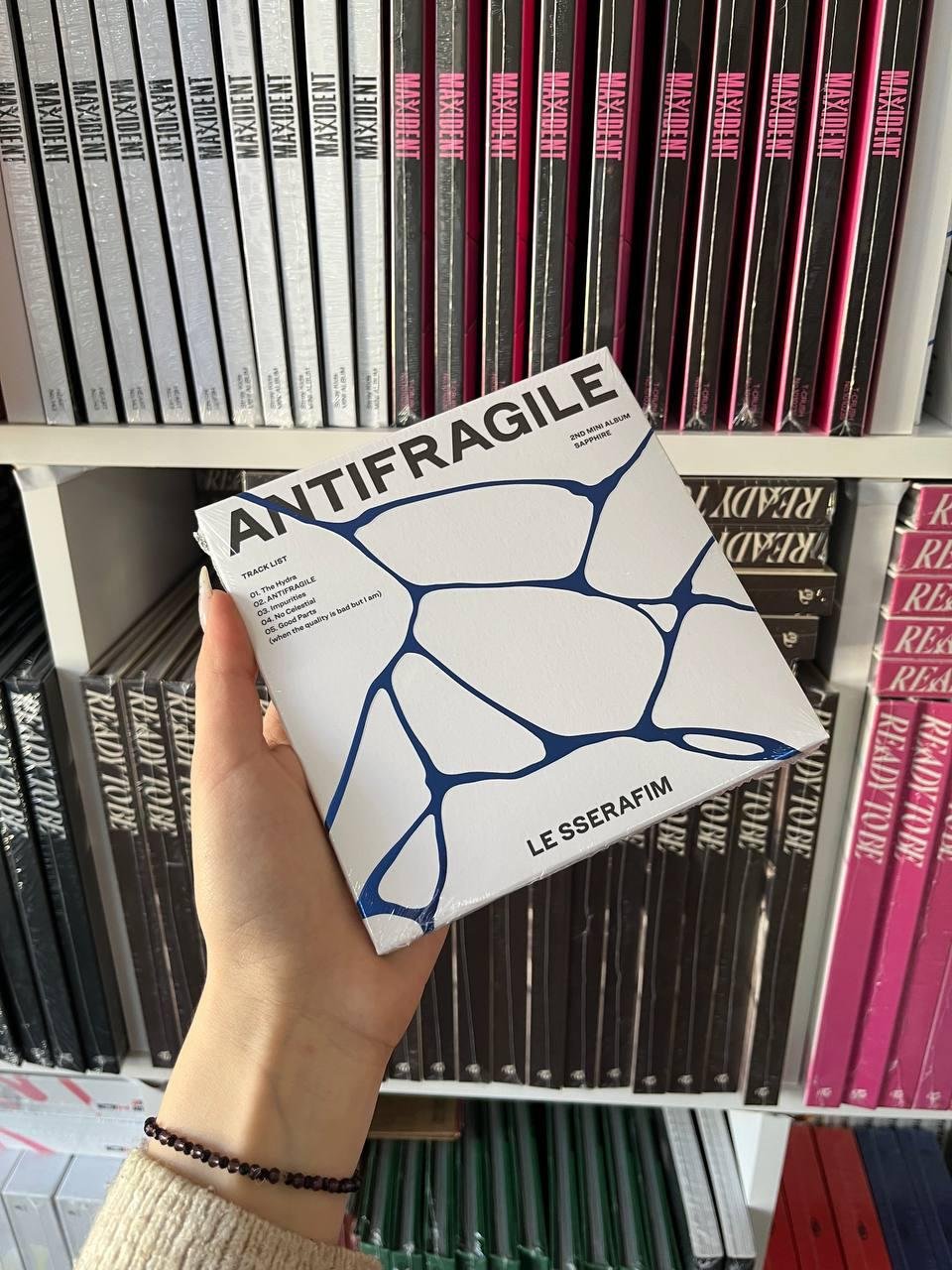 LE SSERAFIM  Mini Album 'ANTIFRAGILE' (COMPACT Ver.)  KAZUHA (SAPPHIRE)