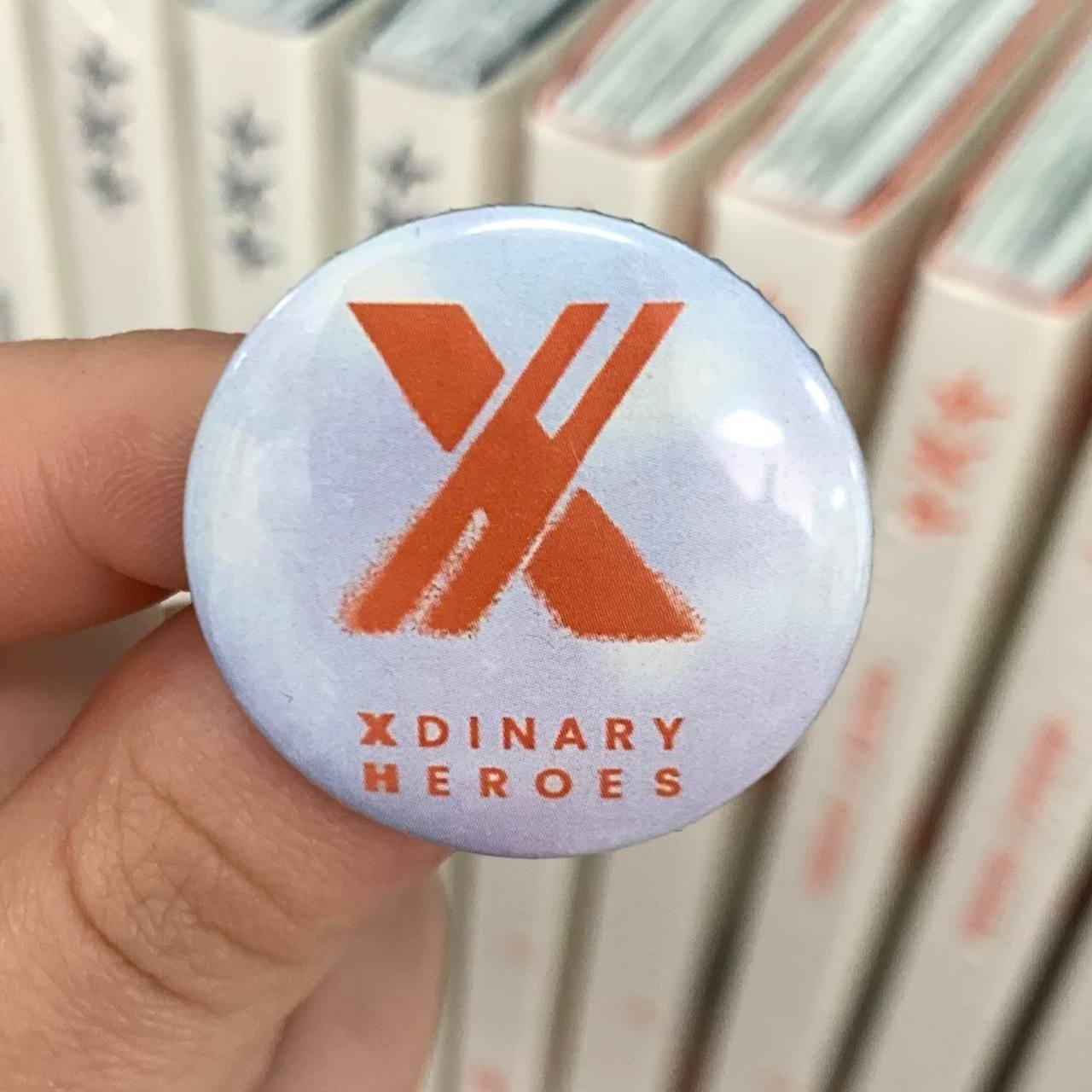 Міні значок Xdinary heroes