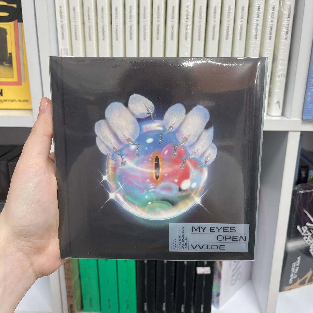 MEOVV - MY EYES OPEN VVIDE (PHOTOBOOK VER.) ORB
