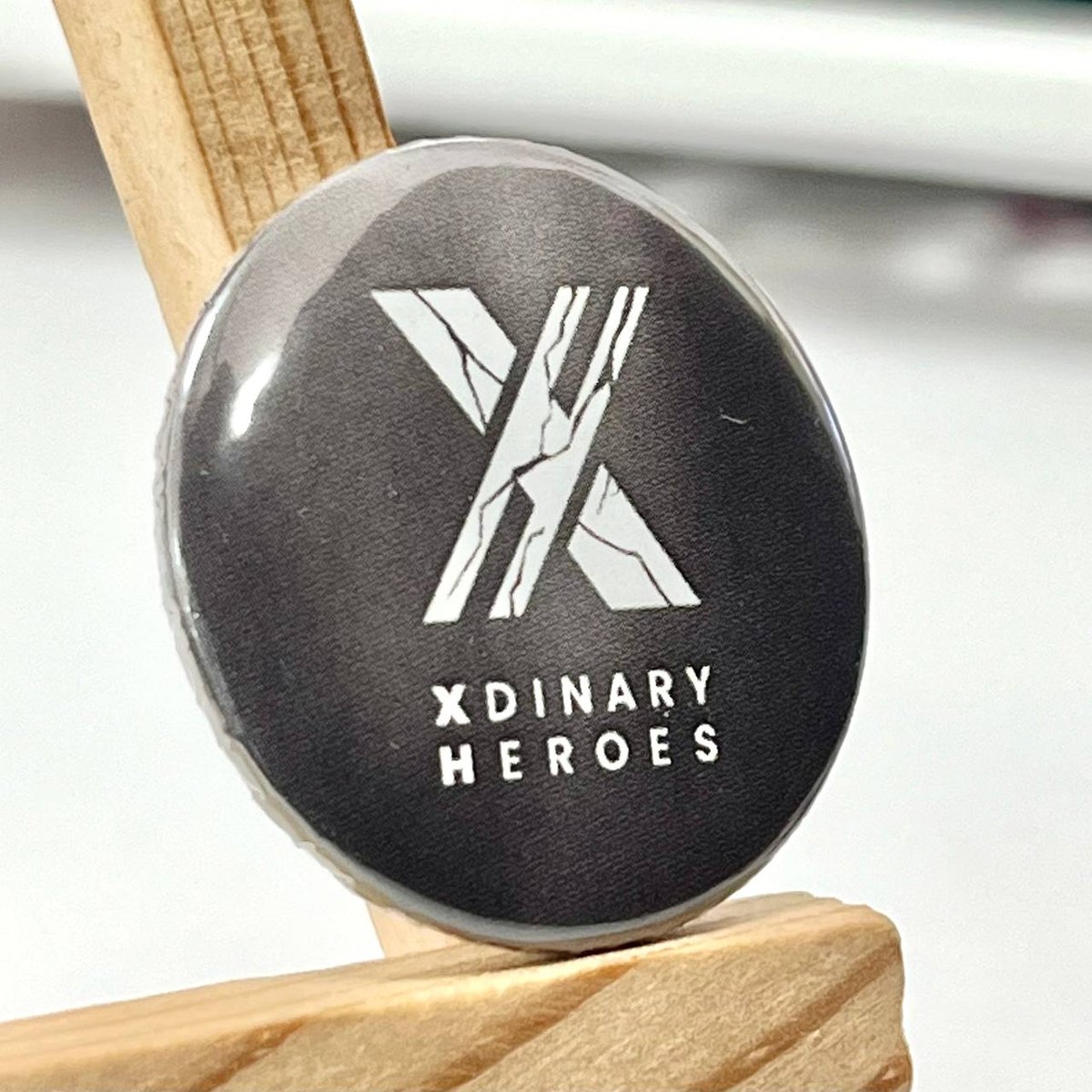 Міні значок Xdinary Heroes