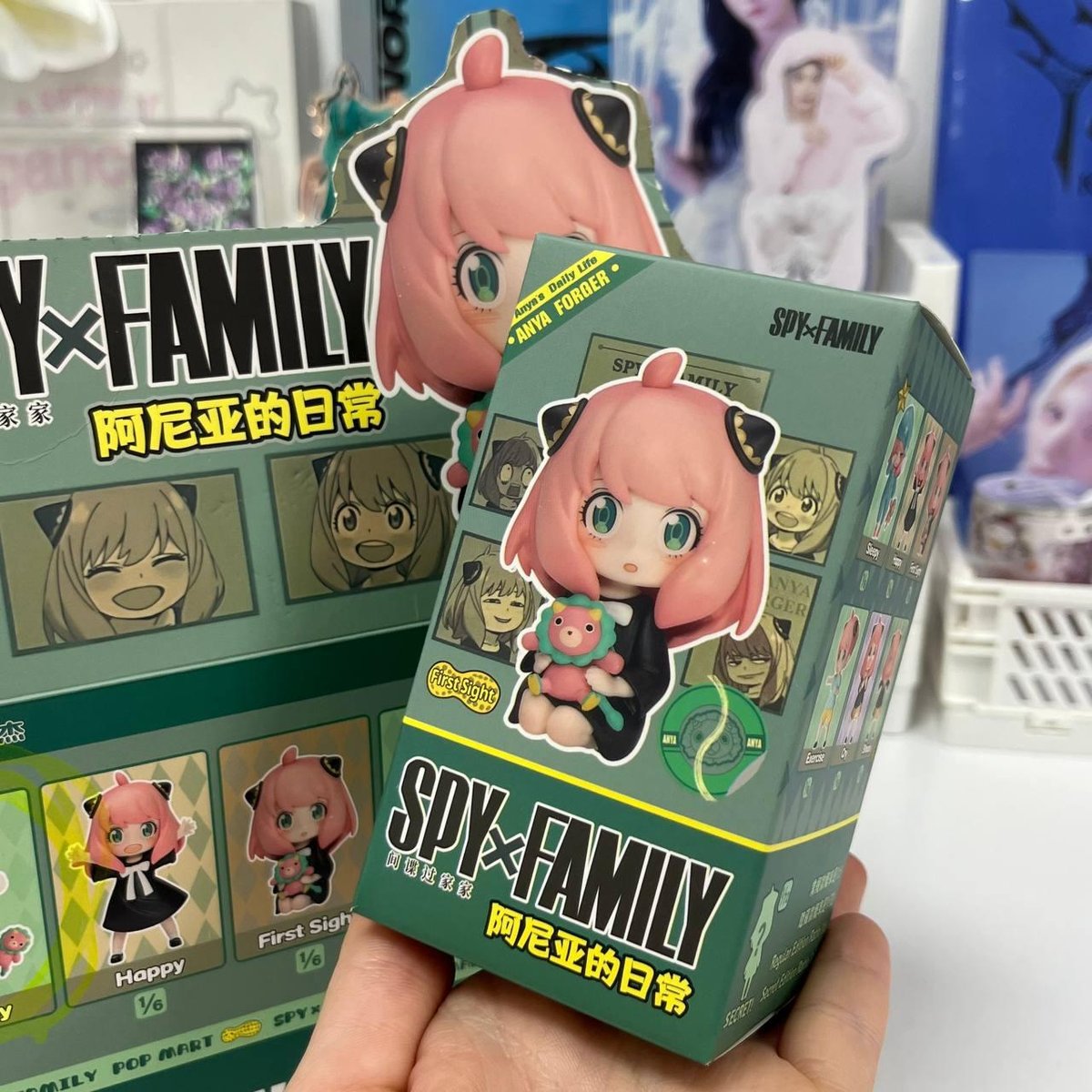 Випадкова акрилова  фігурка Сім'я шпигуна / Spy Family