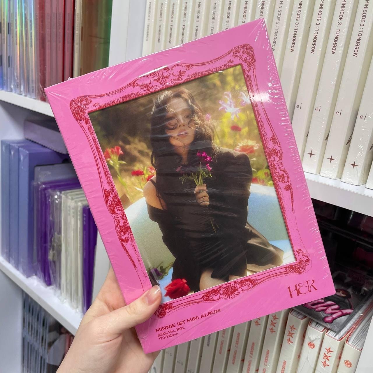 MINNIE (i-dle) - HER (6050C Ver. (Pink))