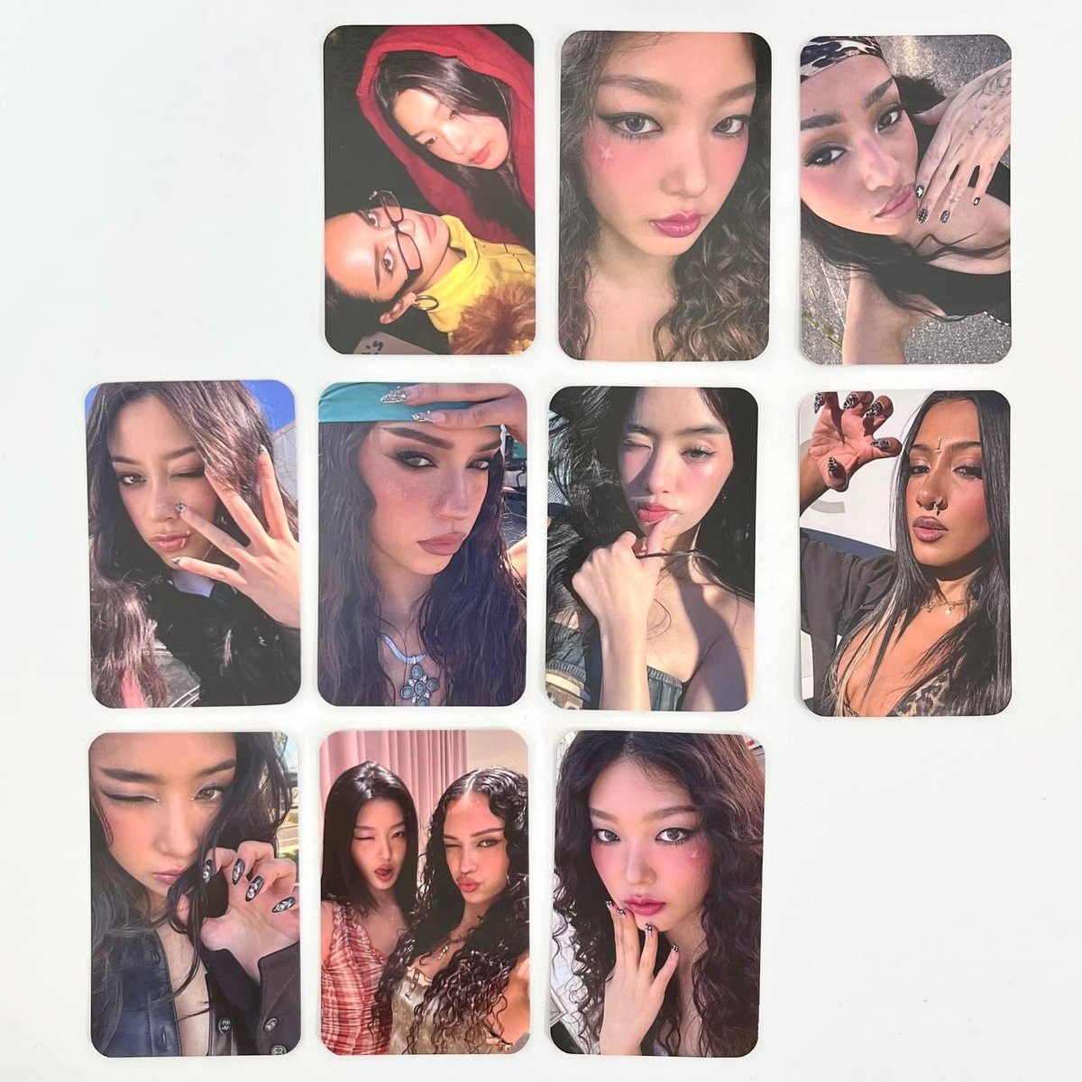 Сет двосторонніх карток KATSEYE