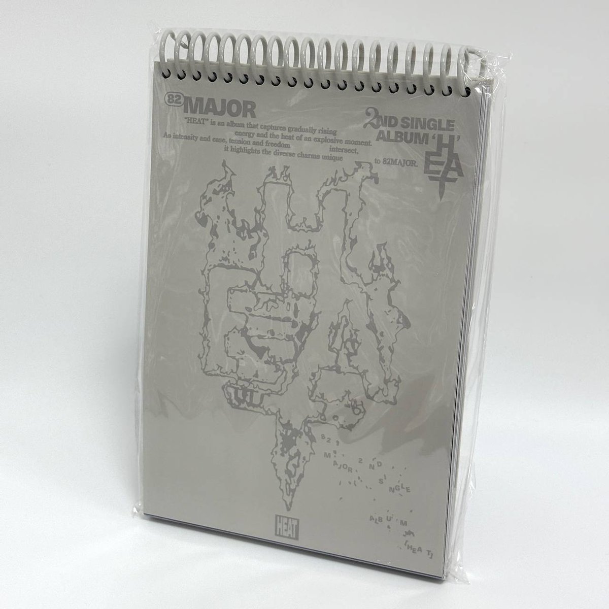 82MAJOR - HEAT (photobook ver.)