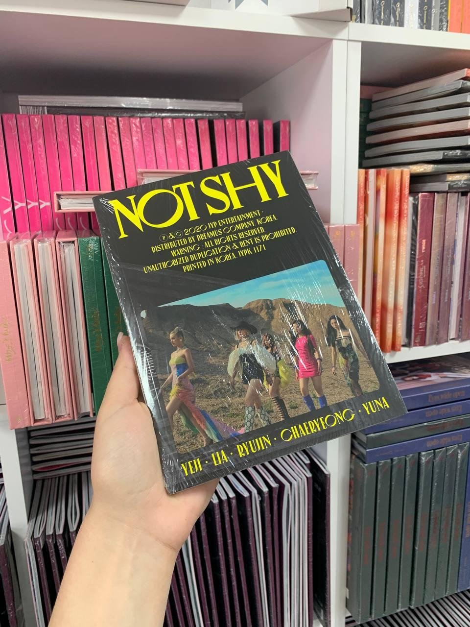 ITZY - Not Shy (A Ver.)