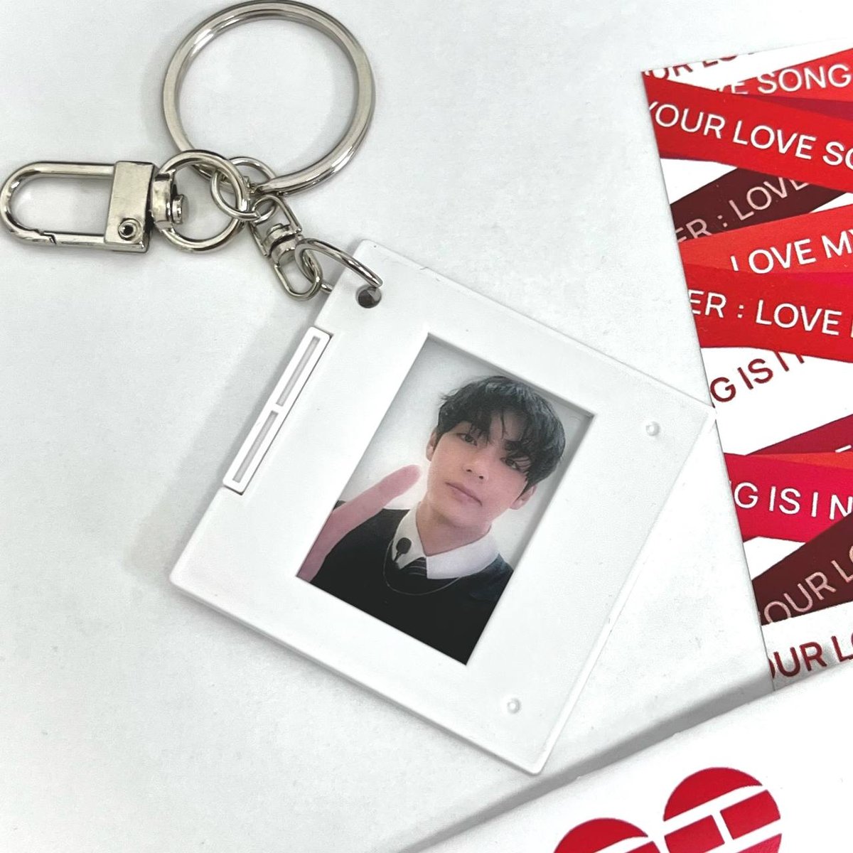 Передзамовний брелок BTS V weverse shop