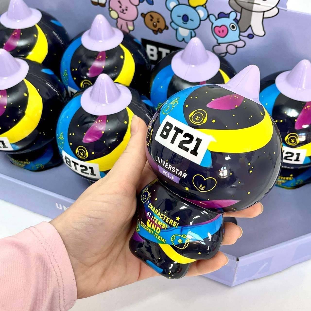 Випадкова фігурка BT21