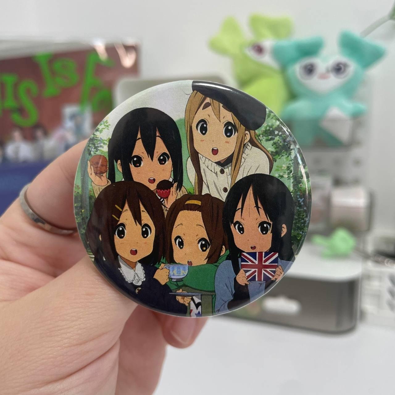Значок “К-Он! / K-On!”