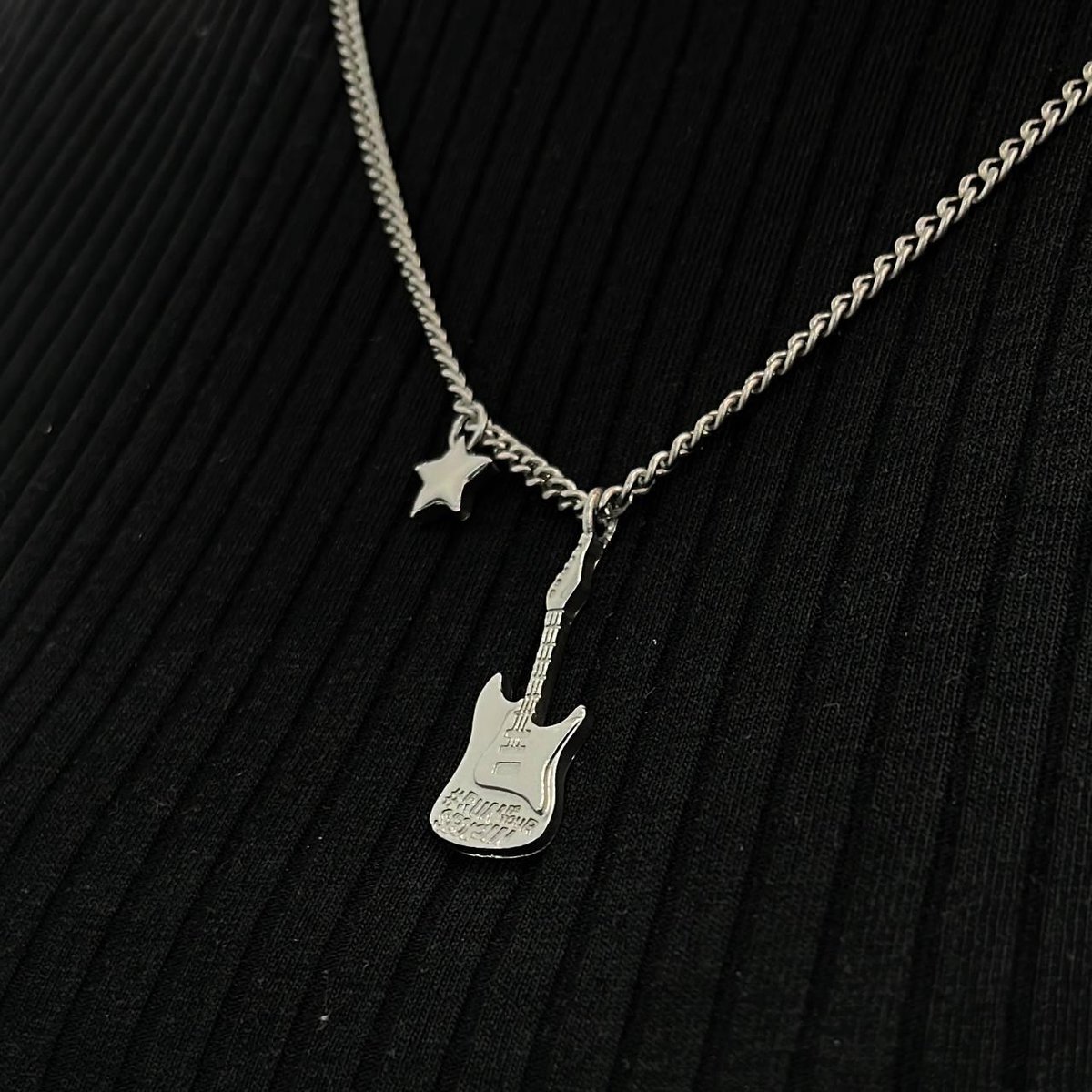 Підвіска Jin (BTS)