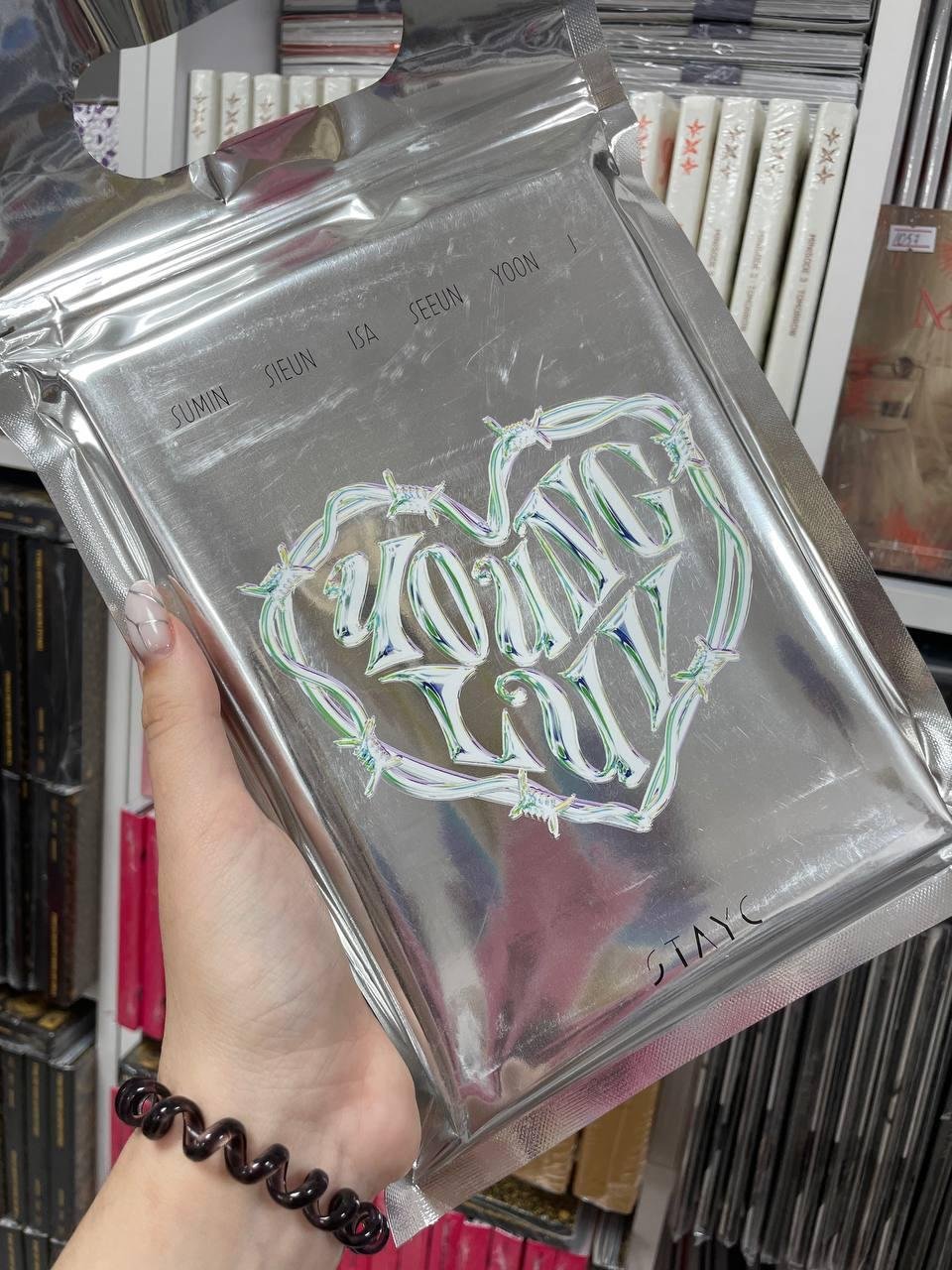 STAYC – YOUNG-LUV.COM ver. YOUNG