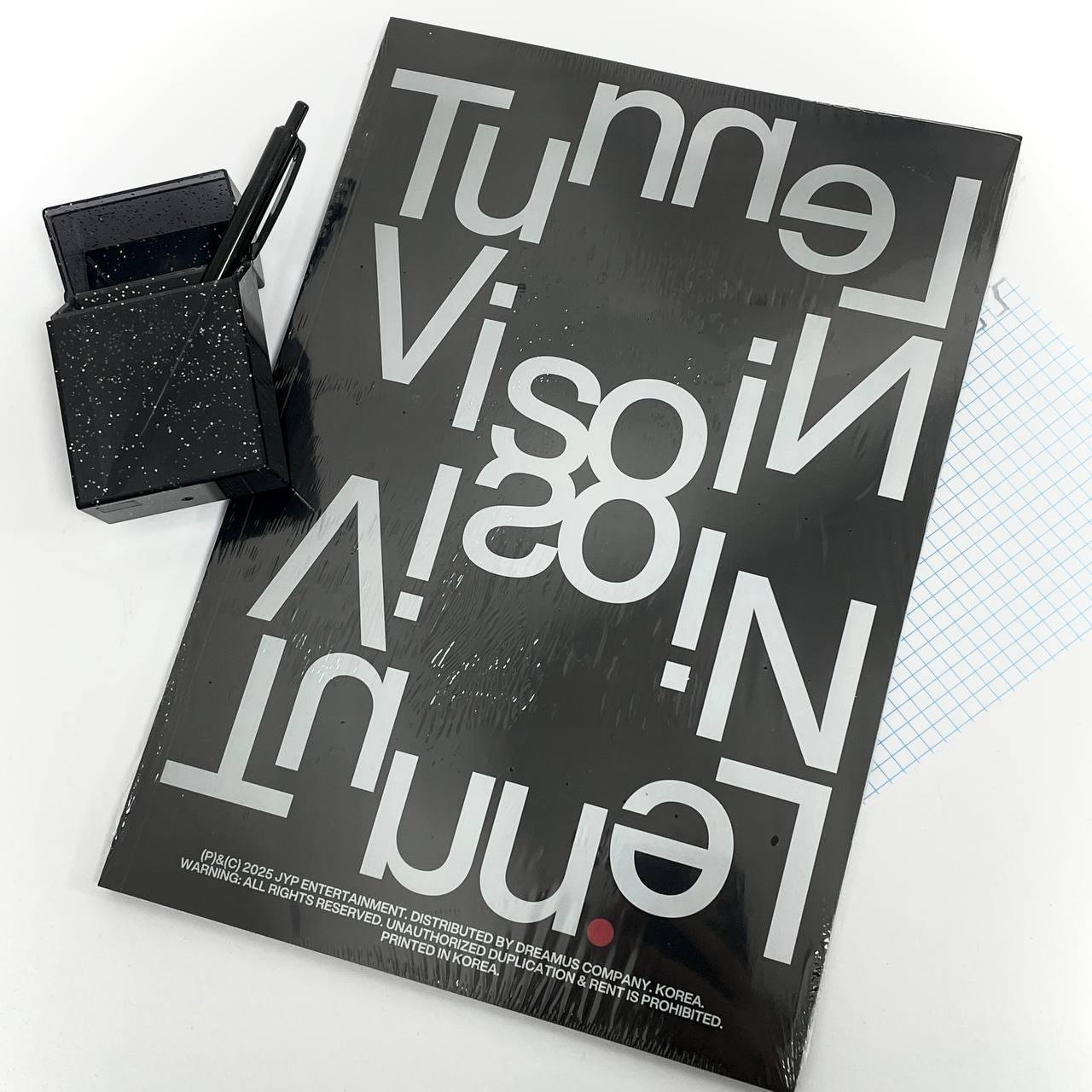 ITZY - TUNNEL VISION (Photobook ver B)