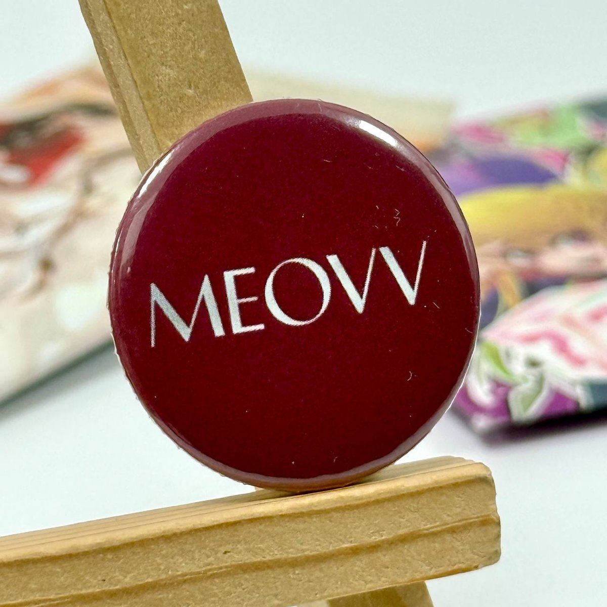 Міні значок MEOVV