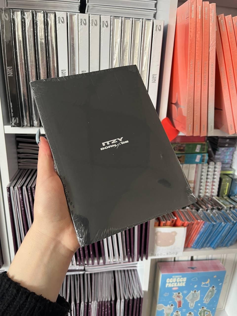 ITZY - BORN TO BE (Black Ver.)