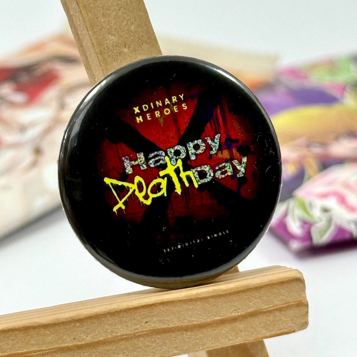 Міні значок Xdinary Heroes