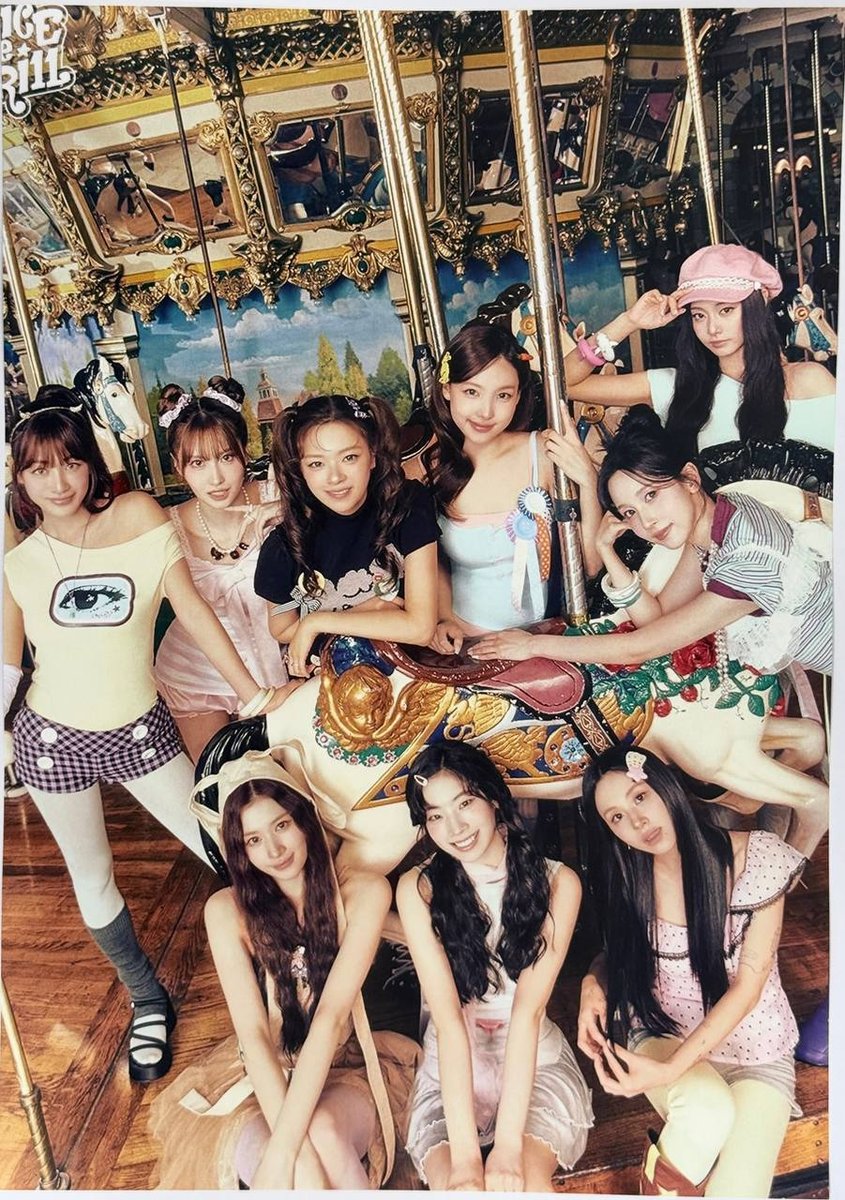 Постер TWICE