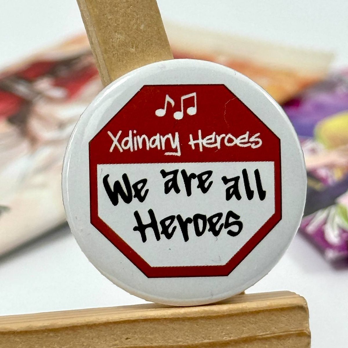 Міні значок Xdinary Heroes